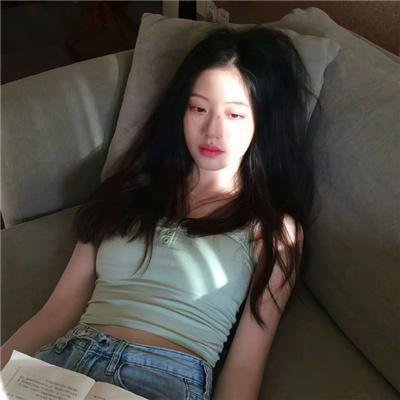 隔楼女孩：我们之间的层距